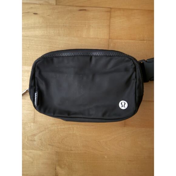 Lululemon Everywhere Belt Bag 1L Black - Picture 3 of 4
